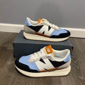 New Balance Boy's 237 V1 Lace Up Sneaker, Black/Team Carolina, size 8 , band new